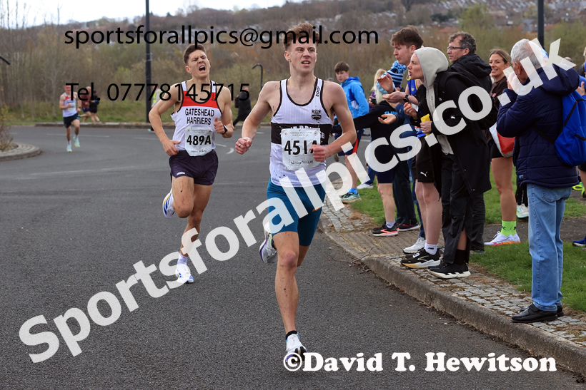 Senior Mens relay, 2026 Elswick Harriers Good Friday Road Relays and Young Athletes, Newburn,  Newcastle upon Tyne. Photo: David T. Hewitson/Sports for All Pics